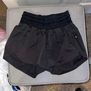 Lululemon tracker shorts